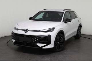 Schräge Frontansicht auf einen Volkswagen T-Roc , freigestellt