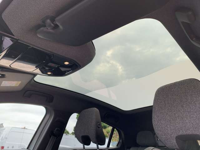 Fahrzeugbild eines Renault Rafale