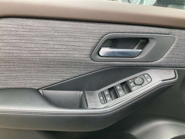 Fahrzeugbild eines Nissan X-TRAIL