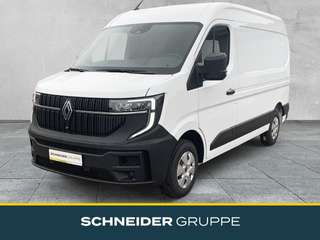 Schräge Frontansicht auf einen Renault Master , freigestellt