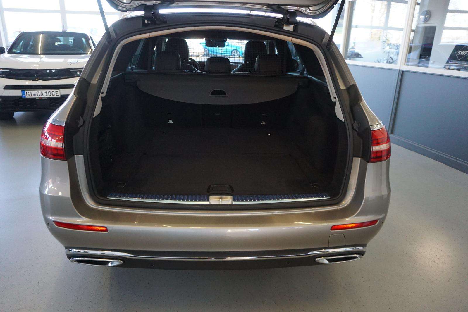 Fahrzeugbild eines Mercedes-Benz E-Klasse