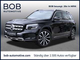 Schräge Frontansicht auf einen Mercedes-Benz GLB , freigestellt