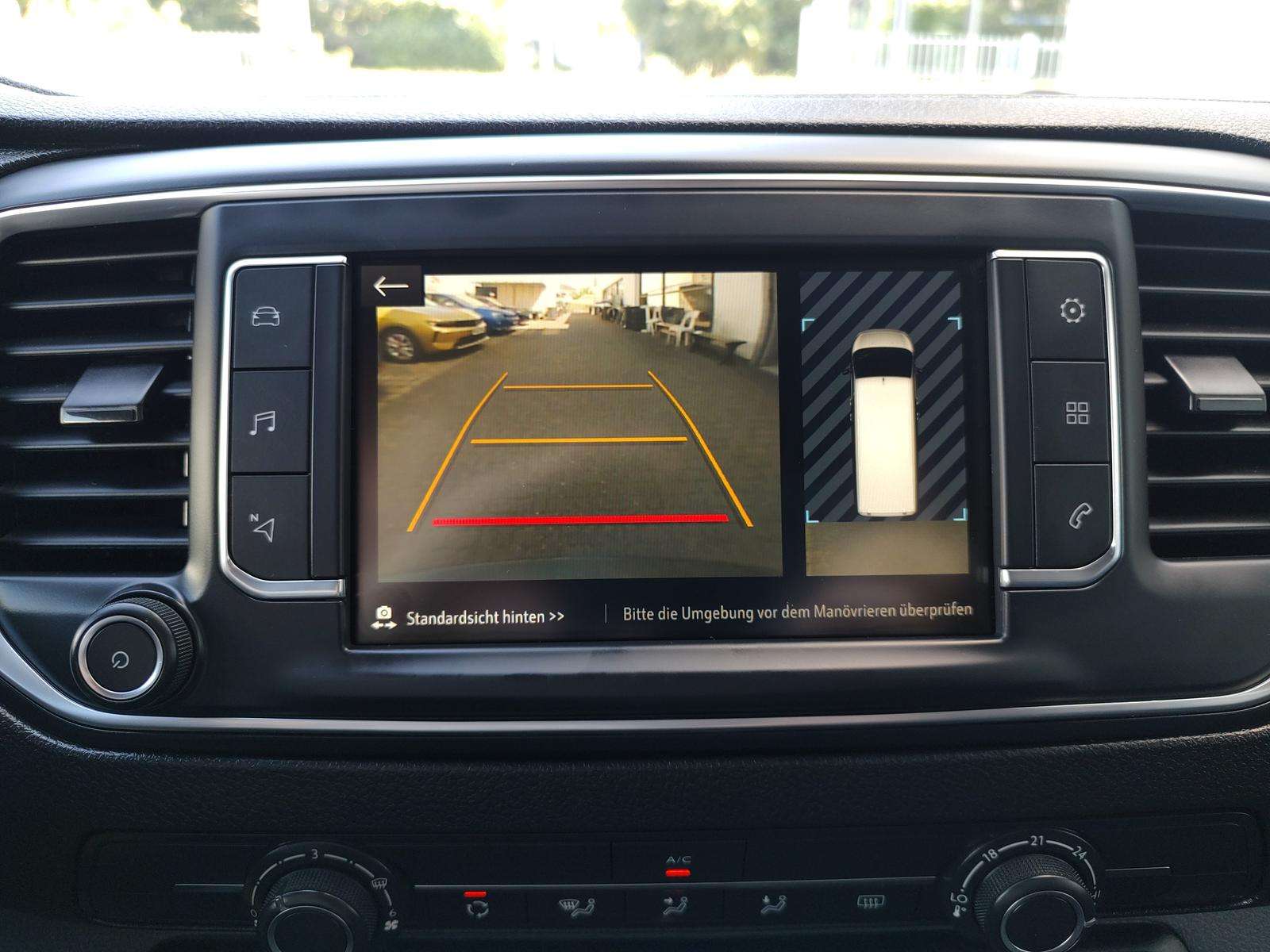 Fahrzeugbild eines Opel Vivaro