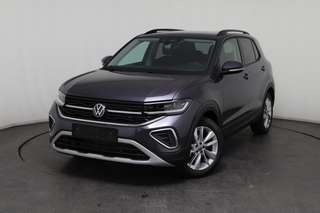 Schräge Frontansicht auf einen Volkswagen T-Cross , freigestellt