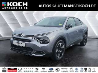 Schräge Frontansicht auf einen Citroën C4 X , freigestellt