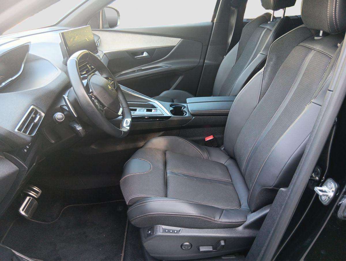 Fahrzeugbild eines Peugeot 5008