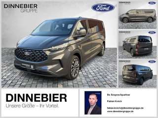 Schräge Frontansicht auf einen Ford Tourneo Custom , freigestellt