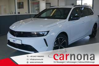 Schräge Frontansicht auf einen Opel Astra , freigestellt