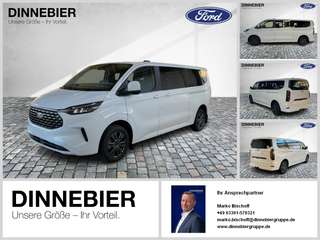 Schräge Frontansicht auf einen Ford Tourneo Custom , freigestellt