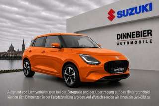 Schräge Frontansicht auf einen Suzuki Swift , freigestellt