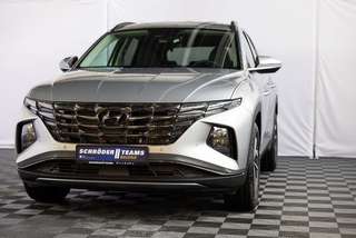 Schräge Frontansicht auf einen Hyundai Tucson , freigestellt