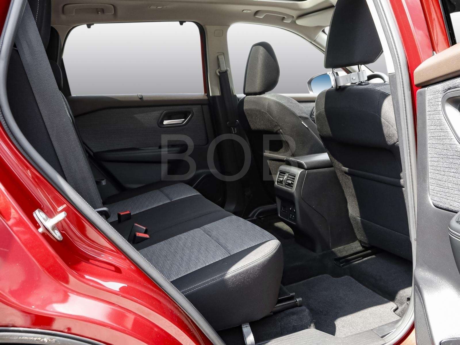 Fahrzeugbild eines Nissan X-TRAIL