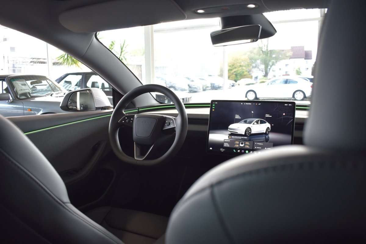 Fahrzeugbild eines TESLA Model 3