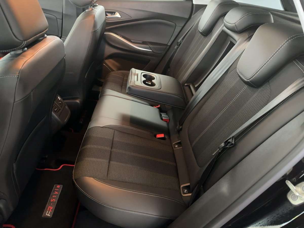 Fahrzeugbild eines Opel Grandland X