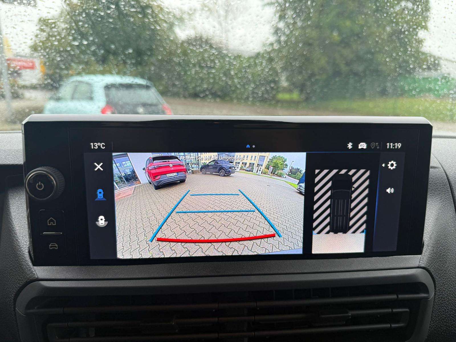 Fahrzeugbild eines Opel Vivaro