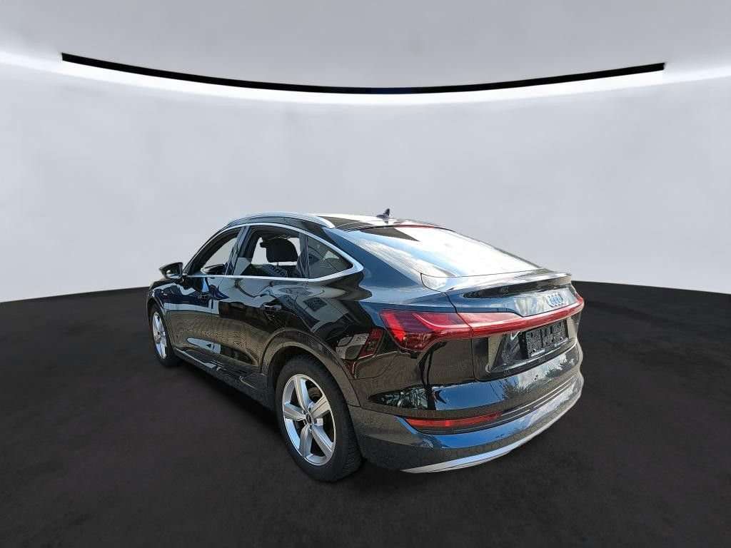 Fahrzeugbild eines Audi e-tron