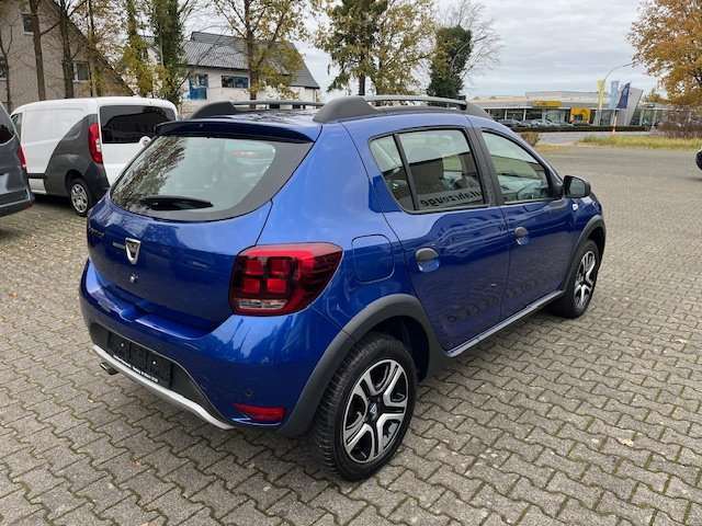 Fahrzeugbild eines Dacia Sandero
