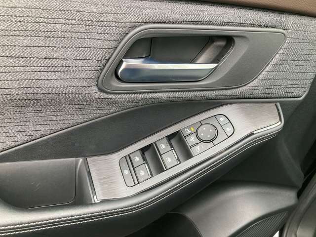 Fahrzeugbild eines Nissan X-TRAIL