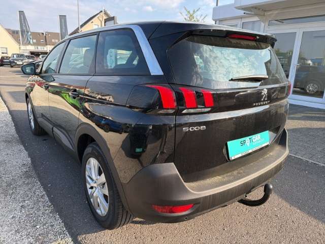 Fahrzeugbild eines Peugeot 5008