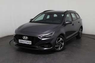 Schräge Frontansicht auf einen Hyundai i30 , freigestellt