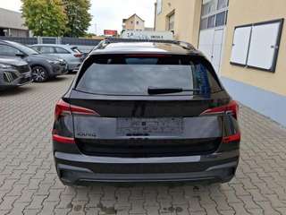 Schräge Frontansicht auf einen Skoda Kamiq , freigestellt