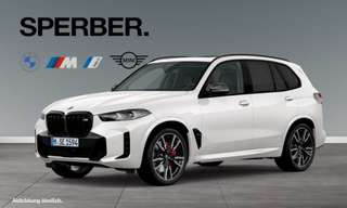Schräge Frontansicht auf einen BMW X5 , freigestellt