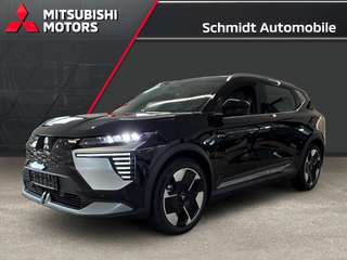 Schräge Frontansicht auf einen Mitsubishi Eclipse Cross , freigestellt