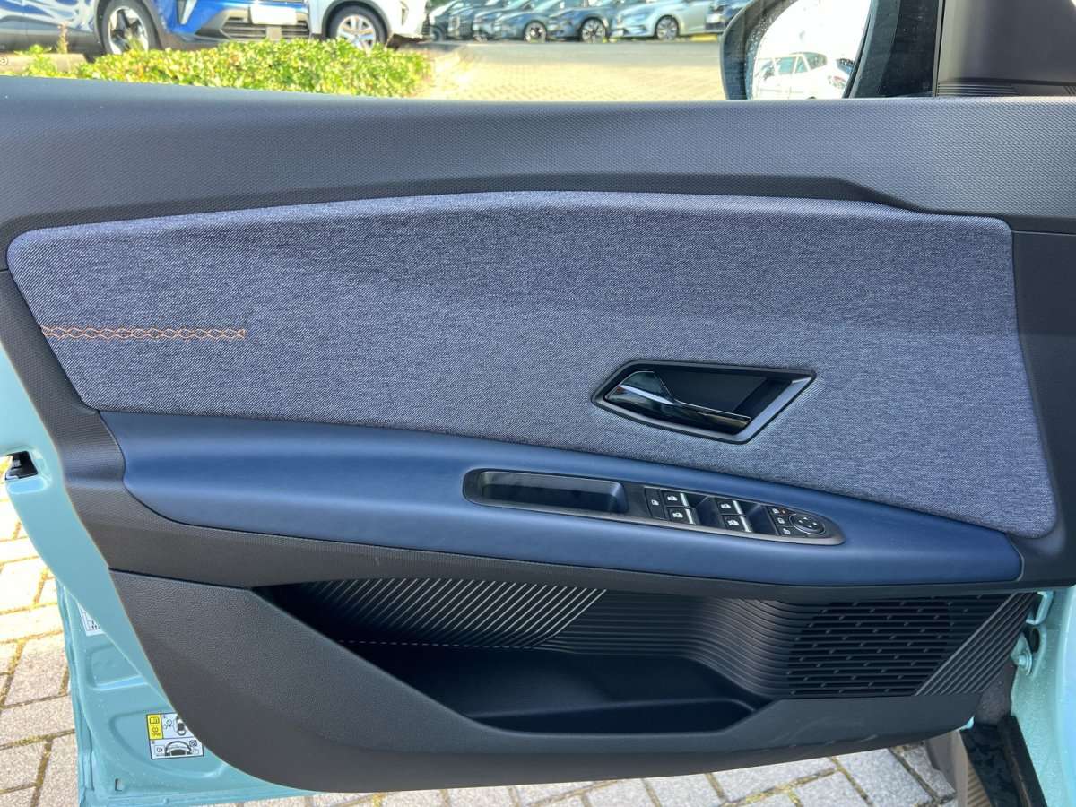 Fahrzeugbild eines Renault 4 E-TECH