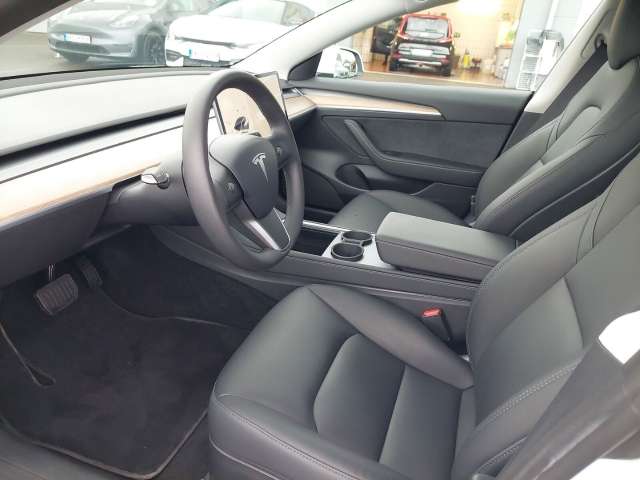 Fahrzeugbild eines TESLA Model 3