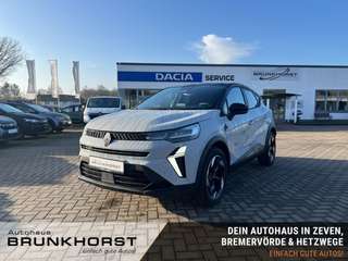Schräge Frontansicht auf einen Renault Captur , freigestellt