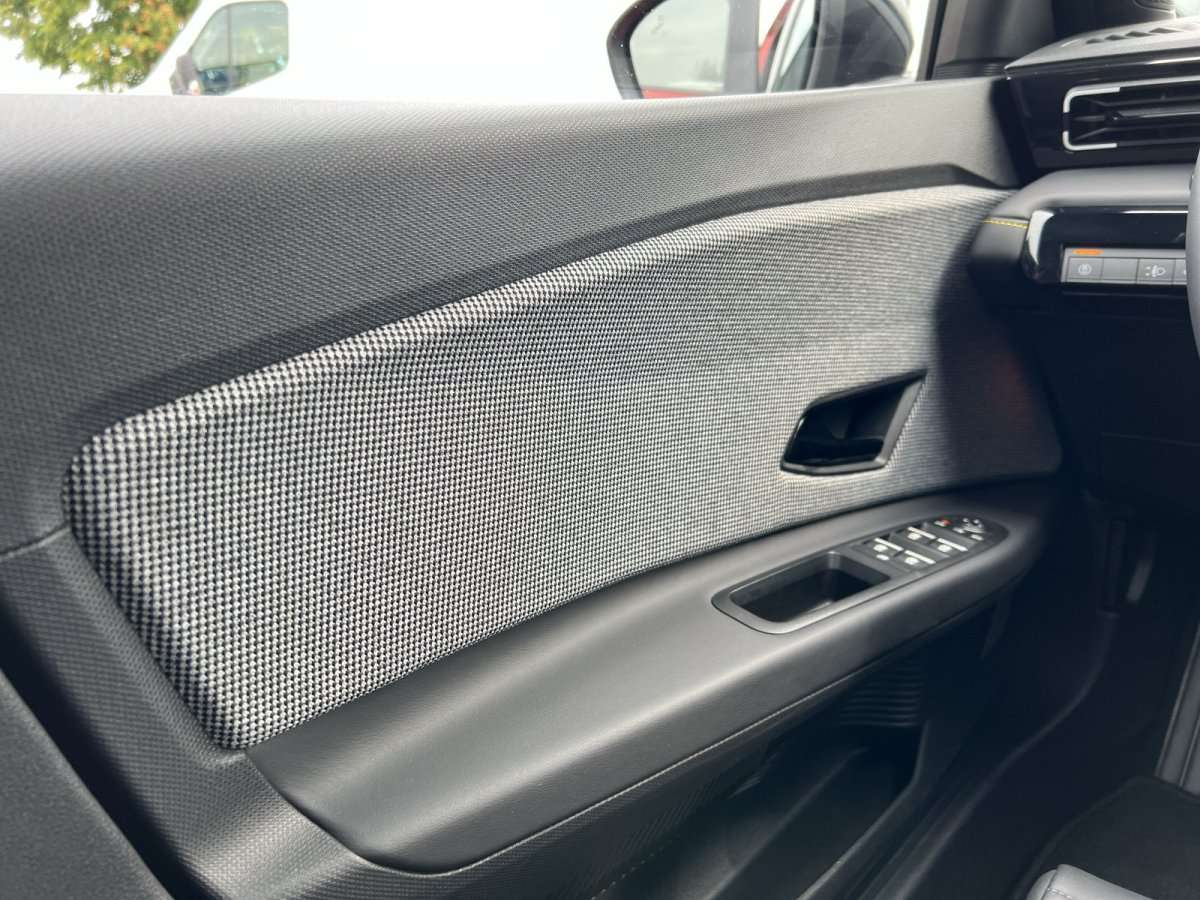 Fahrzeugbild eines Renault 4 E-TECH