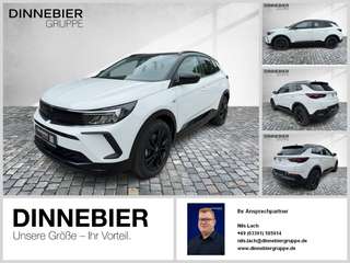 Schräge Frontansicht auf einen Opel Grandland X , freigestellt