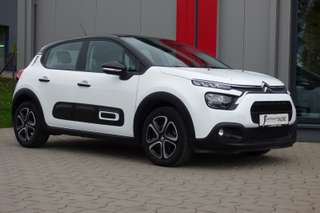 Schräge Frontansicht auf einen Citroën C3 , freigestellt