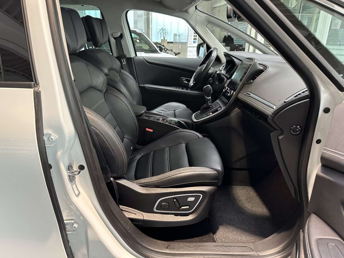 Fahrzeugbild eines Renault Grand Scénic