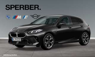 Schräge Frontansicht auf einen BMW 1er-Reihe , freigestellt