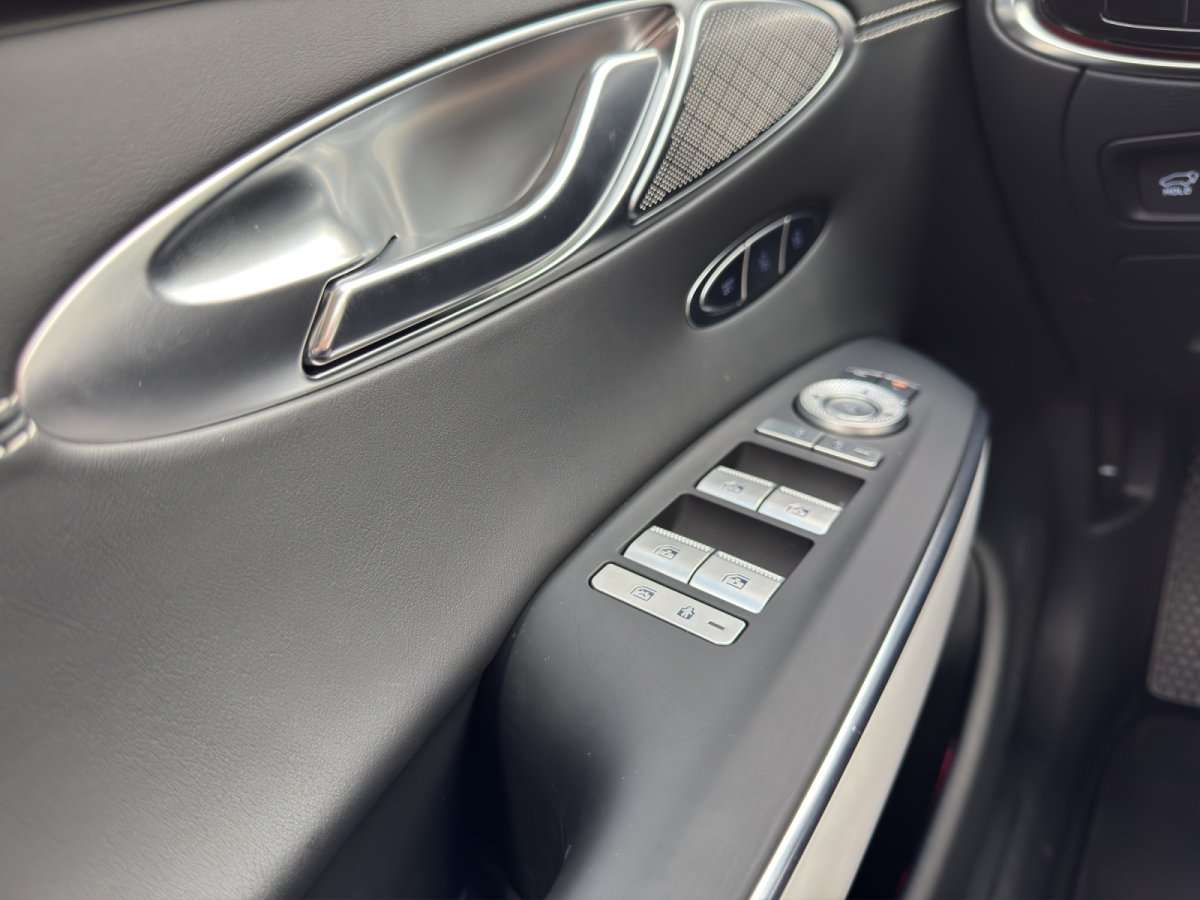 Fahrzeugbild eines Genesis GV70