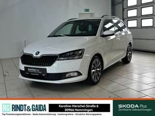 Schräge Frontansicht auf einen Skoda Fabia , freigestellt