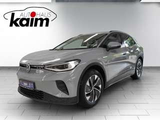 Schräge Frontansicht auf einen Volkswagen ID.4 , freigestellt