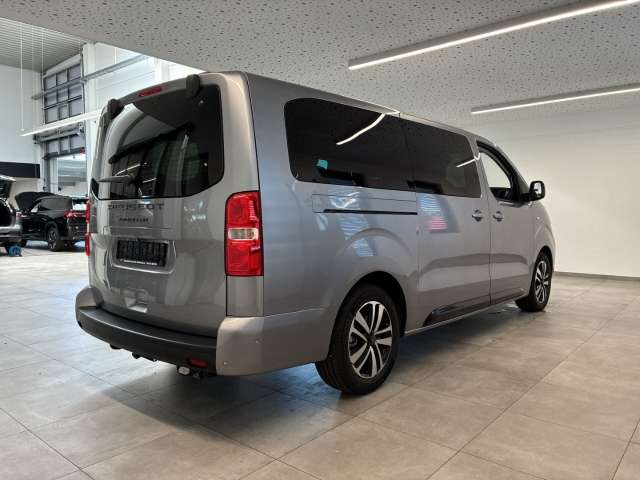 Fahrzeugbild eines Peugeot Traveller