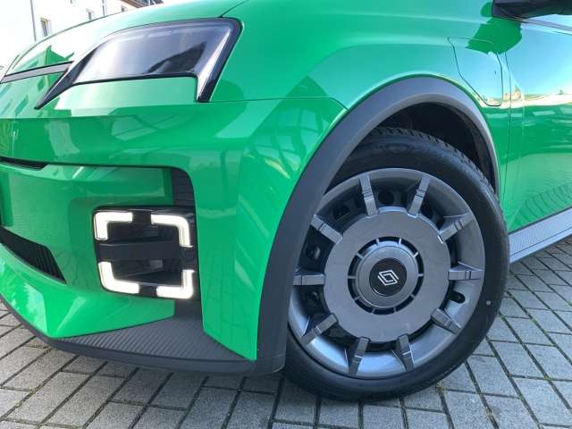 Fahrzeugbild eines Renault 5 E-TECH