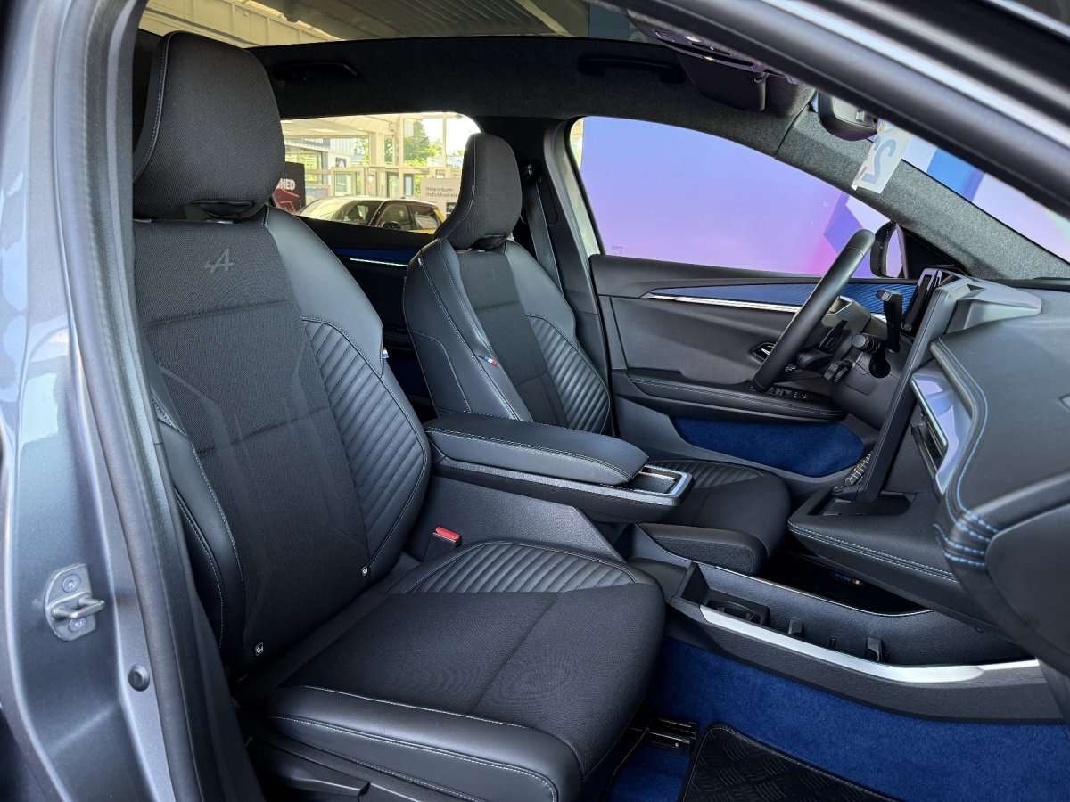 Fahrzeugbild eines Renault Scenic E-TECH
