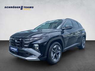 Schräge Frontansicht auf einen Hyundai Tucson , freigestellt