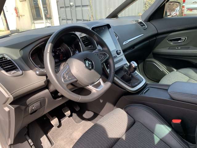 Fahrzeugbild eines Renault Grand Scénic
