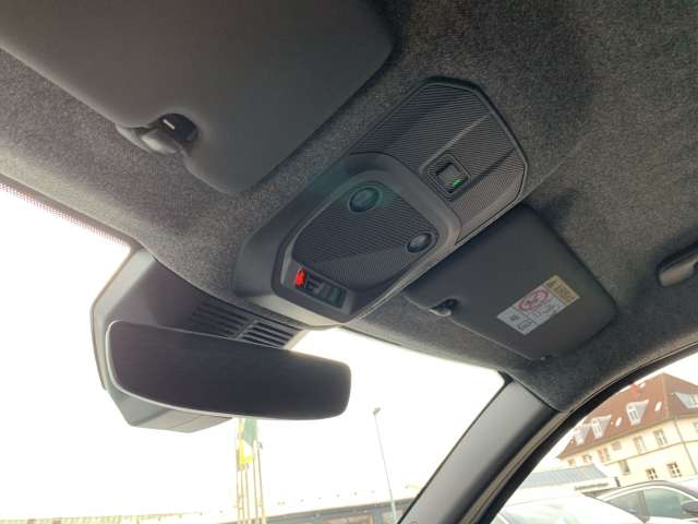 Fahrzeugbild eines Renault 4 E-TECH