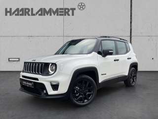 Schräge Frontansicht auf einen Jeep Renegade , freigestellt