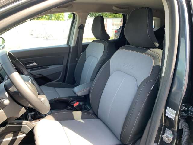 Fahrzeugbild eines Dacia Duster