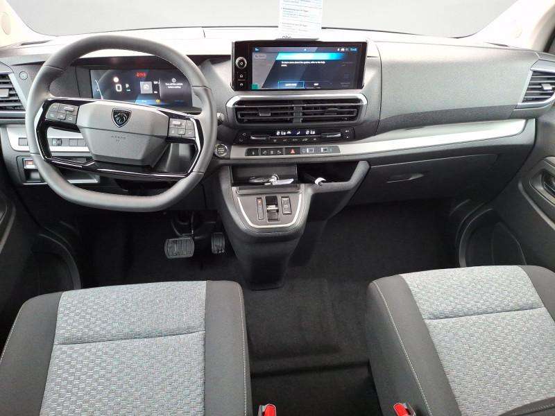 Fahrzeugbild eines Peugeot Traveller