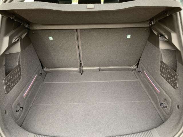 Fahrzeugbild eines Renault 4 E-TECH