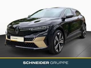 Schräge Frontansicht auf einen Renault Megane E-TECH , freigestellt