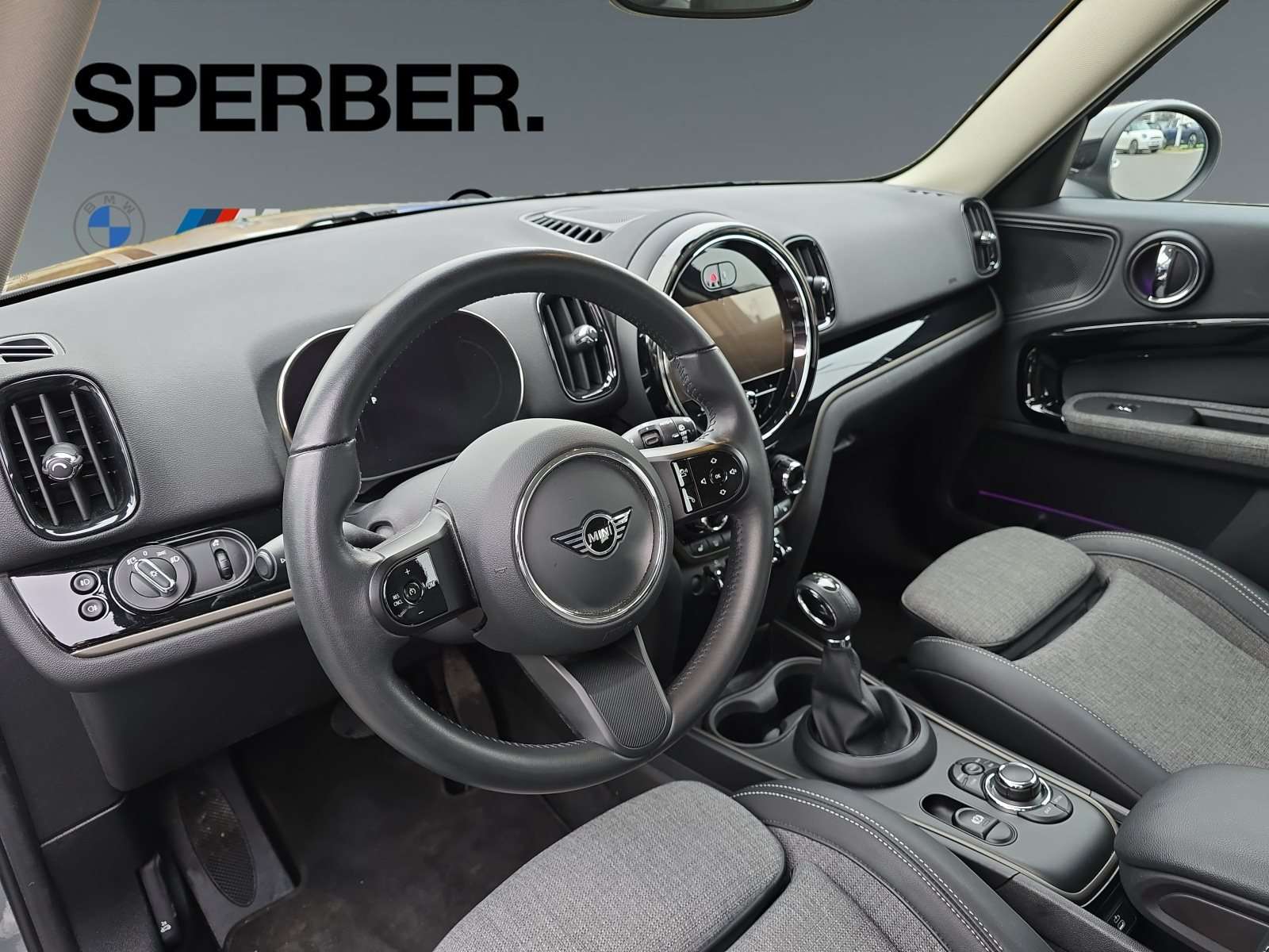 Fahrzeugbild eines MINI COOPER SE